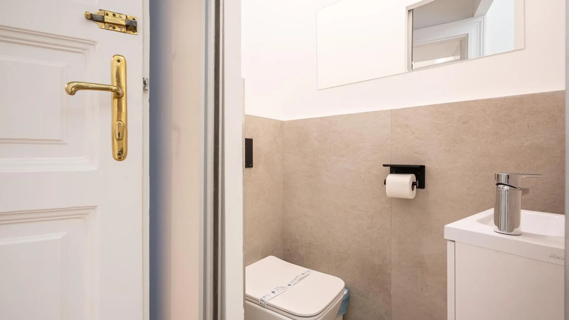 Crystal Cove 2-Bdr Apartment Budapeste